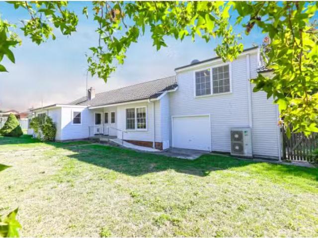 Cozy 5 Rowlands Street, BLAYNEY House for rent Listed by Kath.
