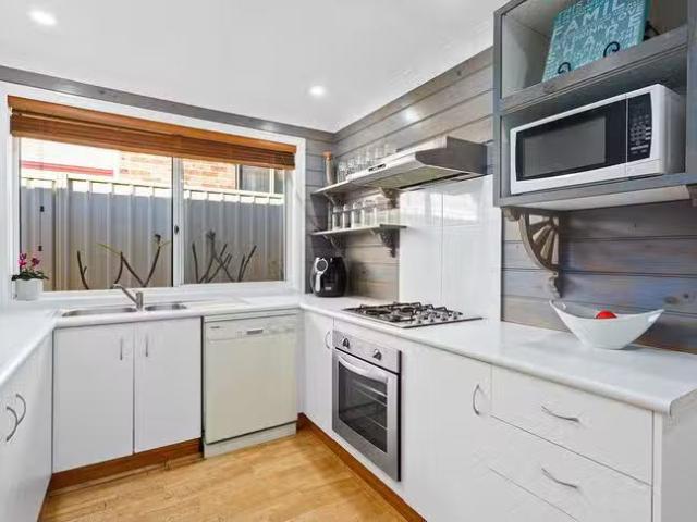 Cozy 5 Stephens Street, Albion Park, NSW 2527