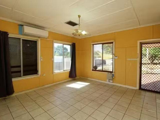 Cozy 5 Second Avenue, Parkside, QLD 4825
