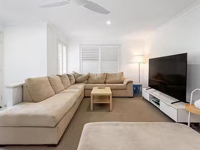 Cheap 5 Settlement Court, Tallai, QLD 4213