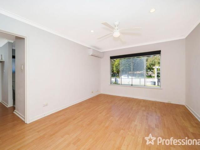 Charming 5 x 2 in sought after Greenwood!