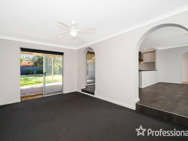 Charming 5 x 2 in sought after Greenwood!