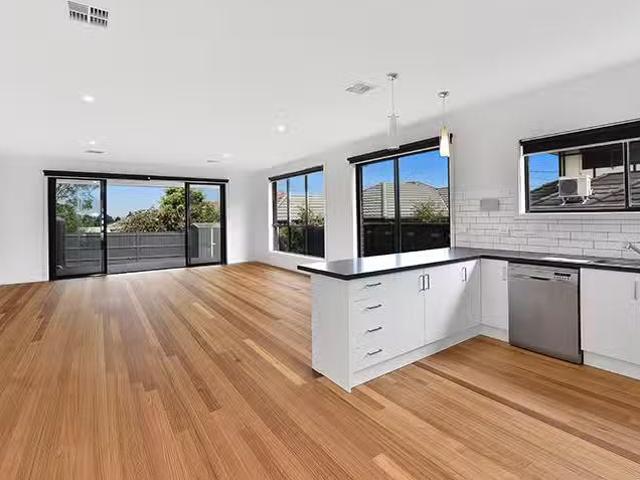 Just in! 5A Rosehill Road, Essendon West VIC 3040