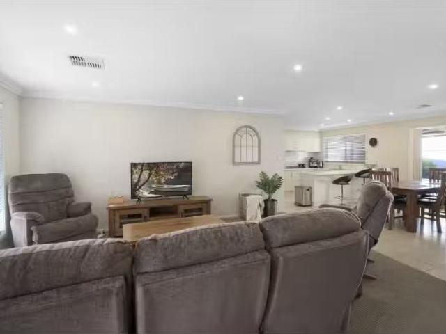 Just in! 6/3 Bogong Crescent, Tatton House for rent Listed by.