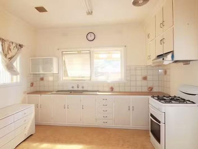 Cozy 63 Heathfield Rise, Box Hill North VIC 3129