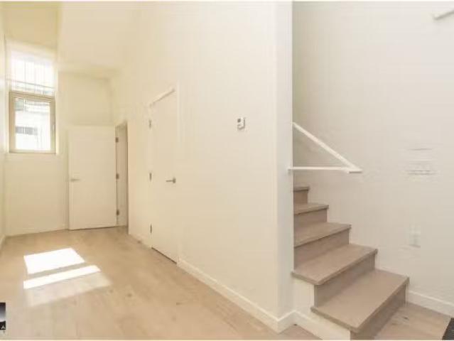 Nice 60047903 10 17th Ave W