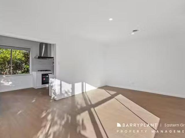 Unique 60 Castleton Road, Viewbank, VIC 3084