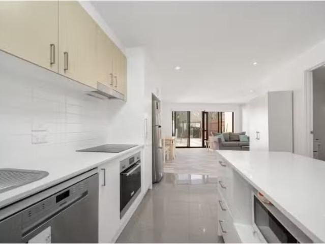 Unique 61/39 Jerrabomberra Avenue, Narrabundah Apartment for r.