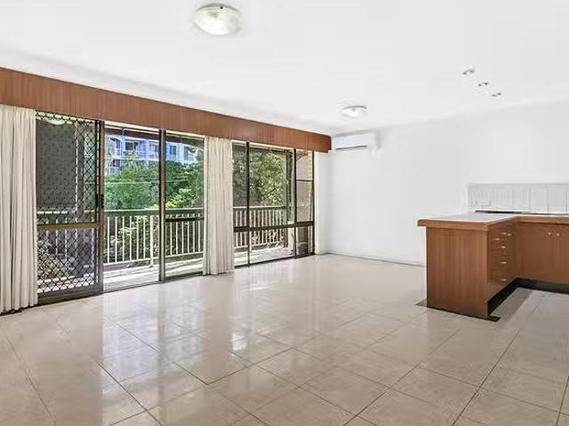 Deal! 6/13 Surf Parade, Broadbeach, QLD 4218