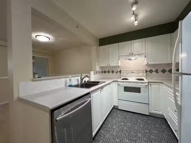 Just in! 61402459 5518 14 Ave #101