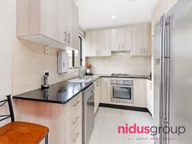 Charming 6/1 7 Perrin Avenue, Plumpton Townhouse for rent Lis.