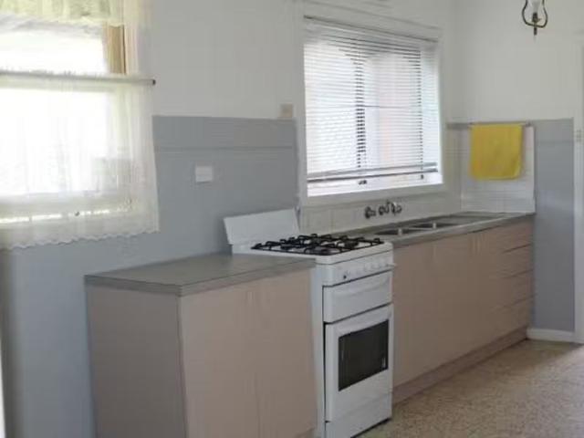 Rental! 61 Ridgeway Parade, Sunshine West VIC 3020