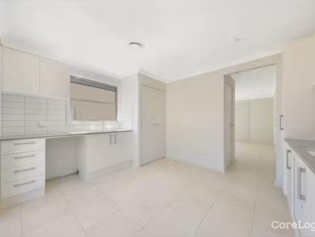 Nice 6/22 Braddon Street, Oxley Park House for rent Listed by.