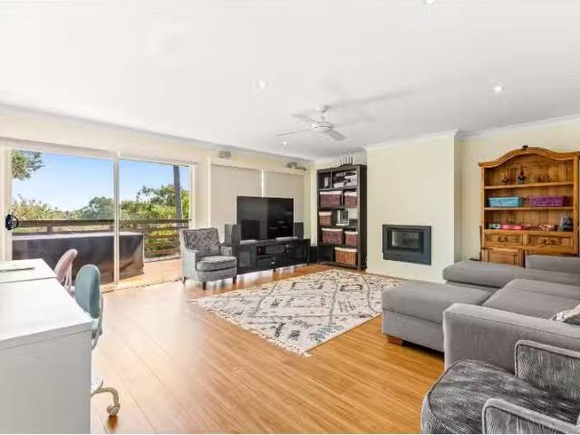 Unique 62 Valentia Avenue, Lugarno House for rent Listed by S.