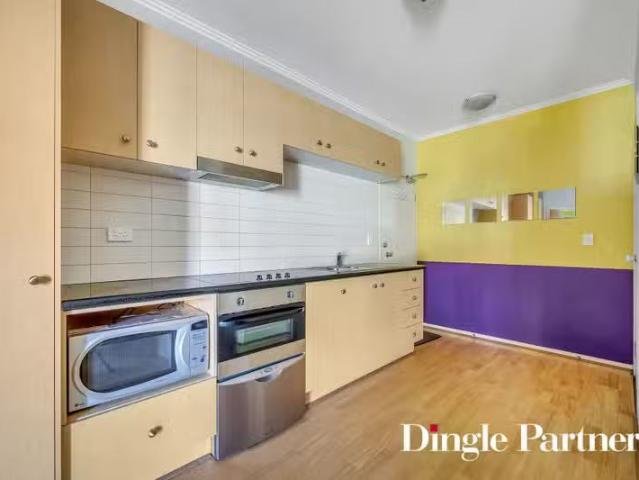 Deal! 6/2 Newmarket Way, Flemington VIC 3031
