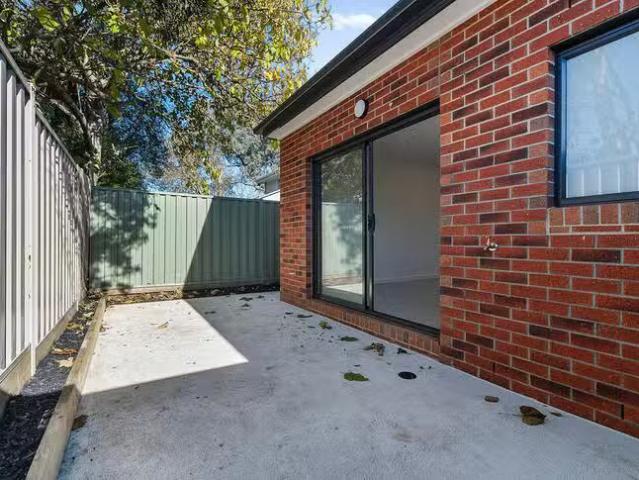 Unique 6/7 Carluke Close, Berwick, VIC 3806