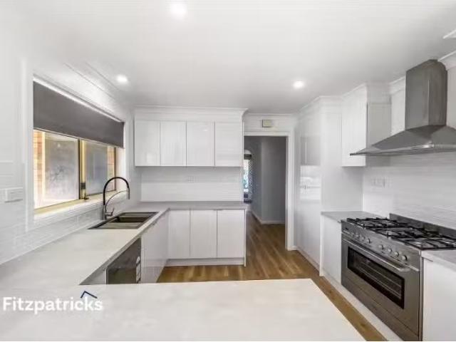 Cheap 65 Pugsley Avenue, Estella House for rent Listed by Ren.