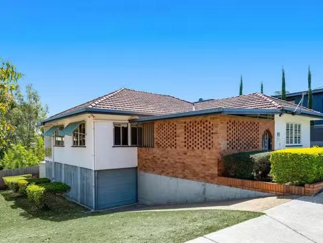 Cozy 66 Illidge Street, Coorparoo, QLD 4151