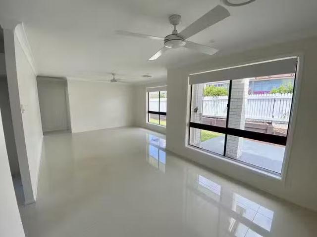 Cozy 672 Old Cleveland Road East, Wellington Point, QLD 4160