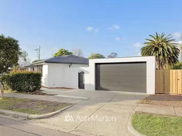 Charming 68 Carramar Drive, Frankston, VIC 3199