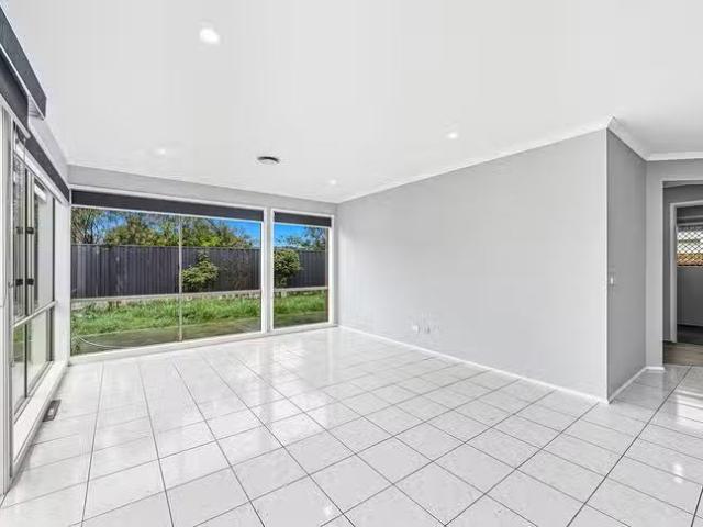 Cozy 6 Mariner Close, Cranbourne North, VIC 3977