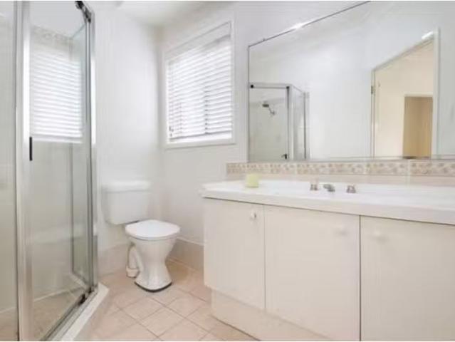 Unique 6 Maximillian Drive, Floraville House for rent Listed.