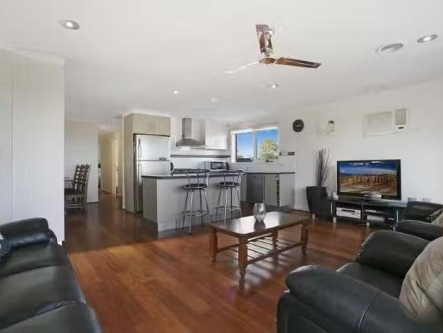 Cheap 6 Azalea Court, Narre Warren VIC 3805 House For Lease