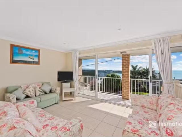 Cheap 6 Antrim Street, Kiama Townhouse for rent Listed by Van.