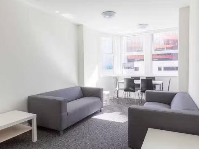 Nice 6 bedroom apartment for rent in Holdenhurst Road, Bournem.