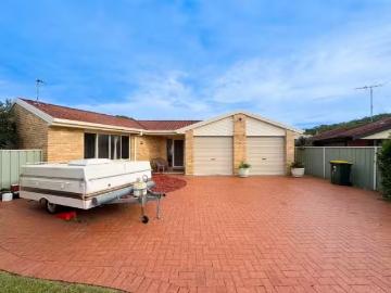 Charming 6 Bombora Place, FINGAL BAY House for rent Listed by.