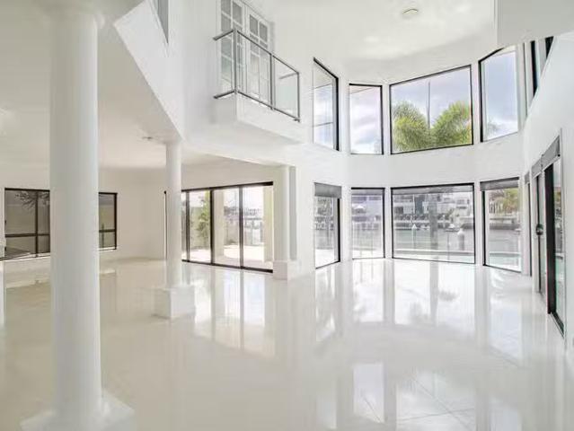 Nice 6 BR 9 Regents Court, Paradise Point, QLD 4216