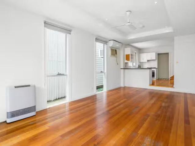 Deal! 6 Crawford Street, Newport VIC 3015