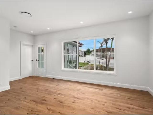 Cheap 6 Karrabah Crescent, LAKE HEIGHTS House for rent Listed.