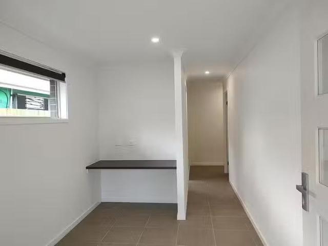 Just in! 6 Kestrel Road, Park Ridge, QLD 4125