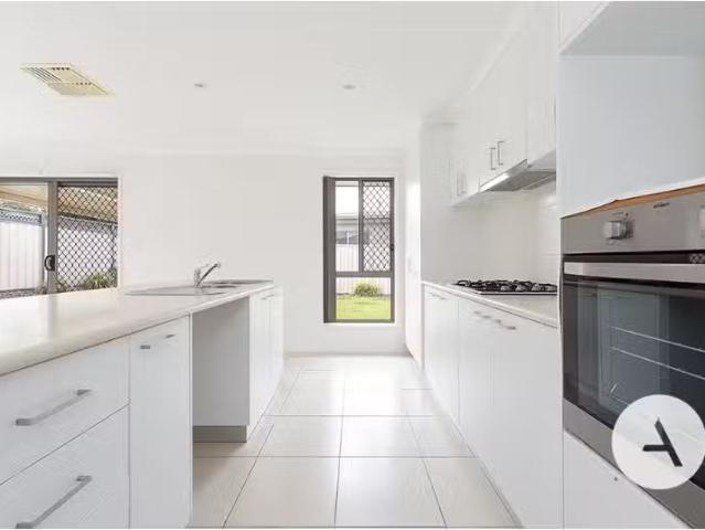 Charming 6 Pavy St, Bonython House for rent Listed by Luke St.