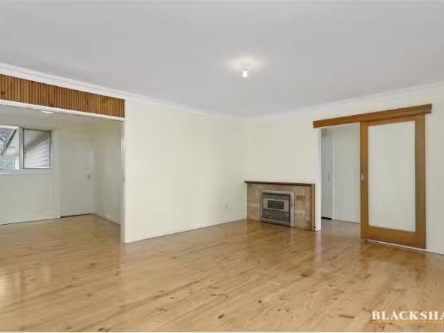 Cheap 6 Swainsona Street, O'connor Townhouse for rent Listed.