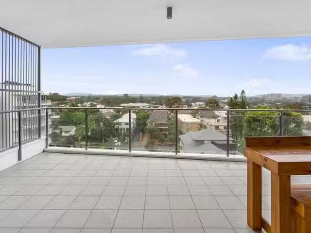 Charming 702/430 Marine Parade, BIGGERA WATERS, QLD 4216 Apa.