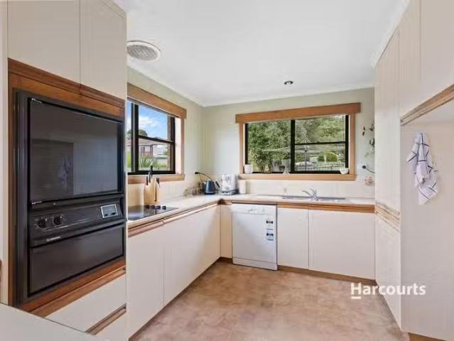Cozy 70 Lyons Avenue, MIANDETTA, TAS 7310 House for Rent
