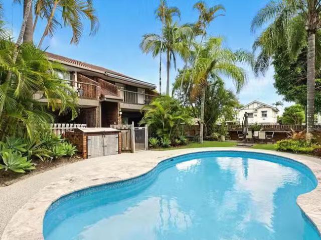 Cheap 7/10 Cloudsley Street, Noosaville, QLD 4566