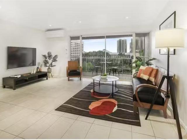 Unique 7/137 St Pauls Terrace, SPRING HILL Apartment for rent.