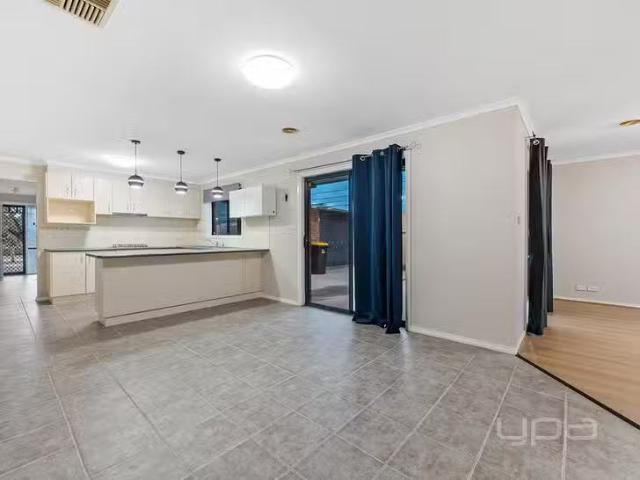 Just in! 72 Black Knight Way, Kurunjang, VIC 3337