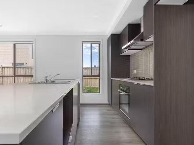 Unique 72 Presentation Boulevard, Winter Valley, VIC 3358