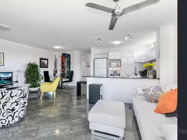 Deal! 7/32 Cronin Avenue, Main Beach, QLD 4217
