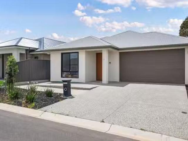 Cozy 77 Amblemead Drive, MOUNT BARKER, SA 5251 House for Rent