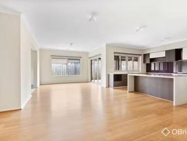 Cozy 75 Galilee Drive, Sandhurst VIC 3977