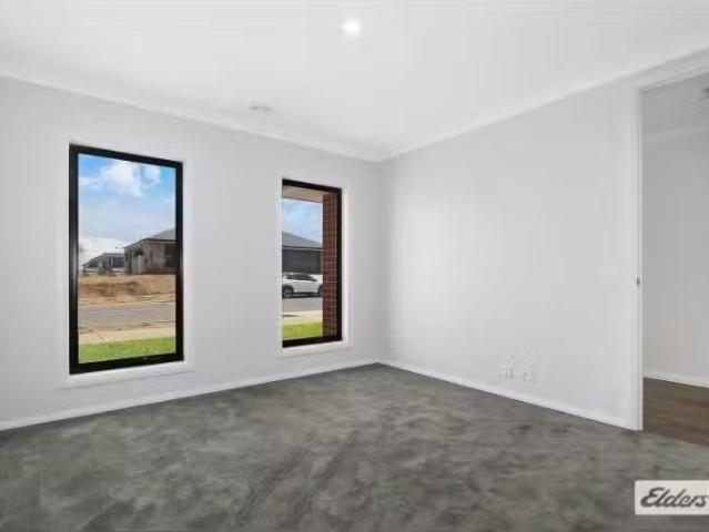 Just in! 76 Bremer Avenue, Leneva House for rent Listed by Su.