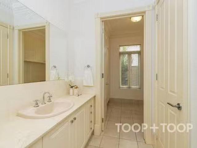 Nice 76 Finniss Street, North Adelaide, SA 5006
