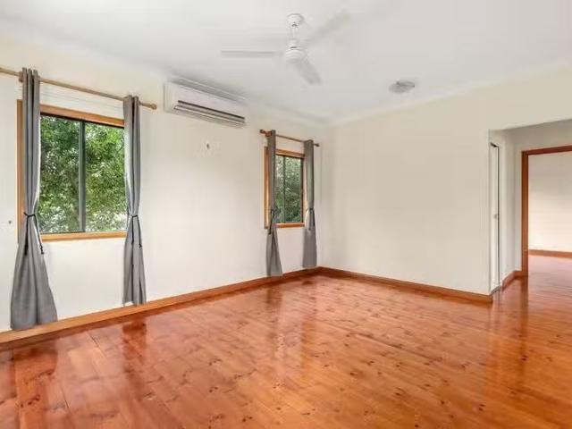Cheap 76 Mar Street, HOLLAND PARK, QLD 4121 House for Rent