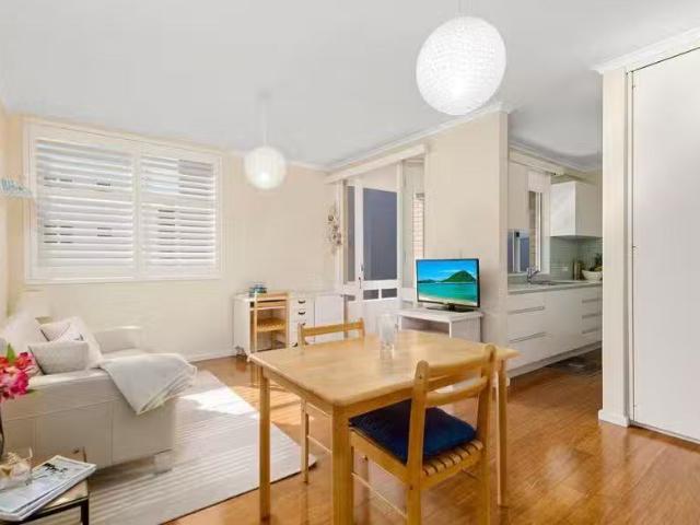 For Rent! 7/70 Cliff Road, North Wollongong Apartment for rent.