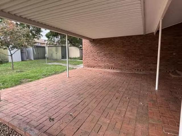 Nice 7 Myndee Ave, TAMWORTH House for rent Listed by Courtney.